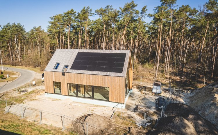 Holzrahmenbau mit Lückenschalung, Belgien